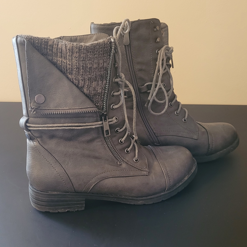 Dream Pairs Gray Ankle Booties Size: 9